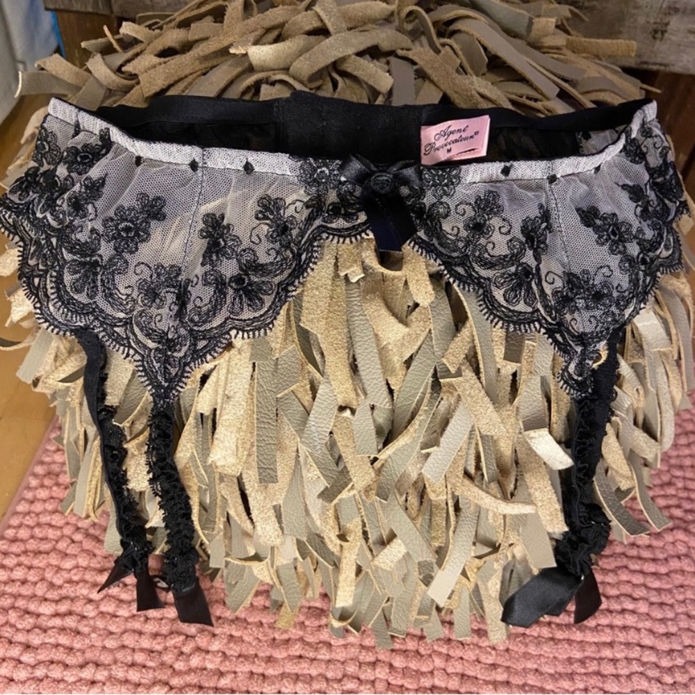 Agent Provocateur NWOT garter belt size M